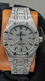 Load image into Gallery viewer, Front View of Men's VVS Moissanite AP Watch