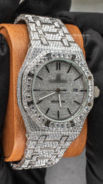 Load image into Gallery viewer, Side View Of Men's VVS Moissanite AP Watch