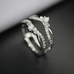 Load image into Gallery viewer, Curved Moissnaite ring