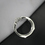 Load image into Gallery viewer, Curved Moissnaite ring