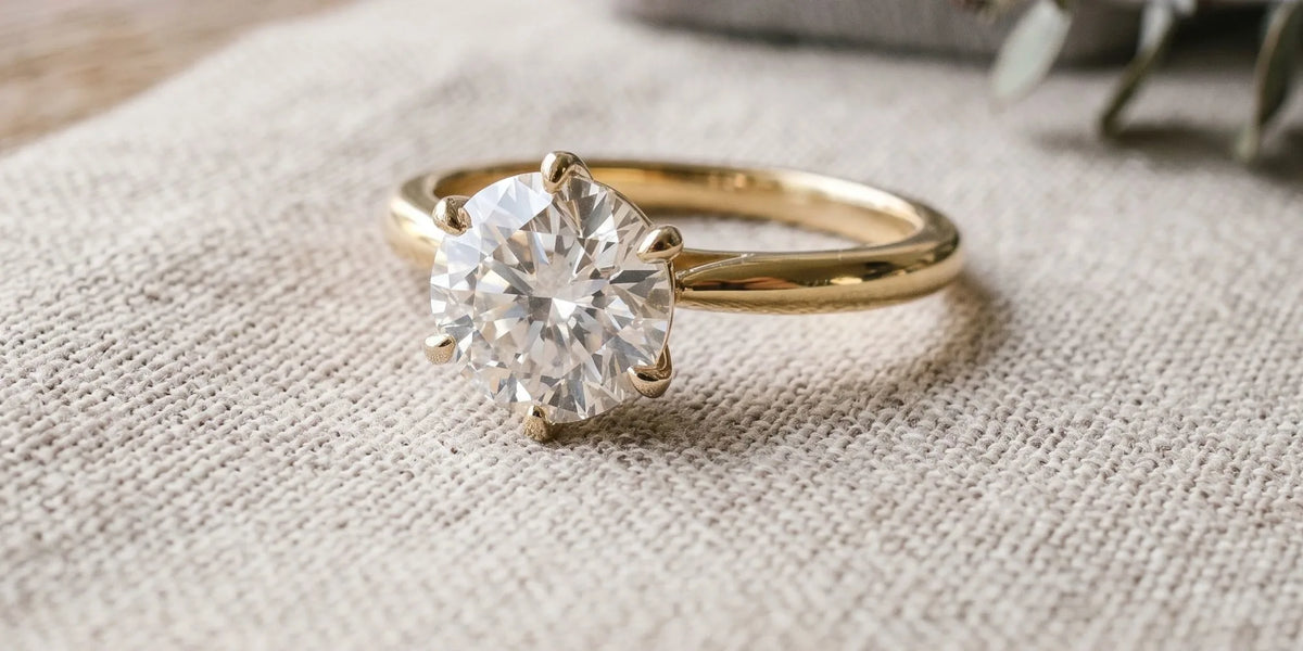 Crowned in brilliance: round solitaire ring with a six prong wire crown