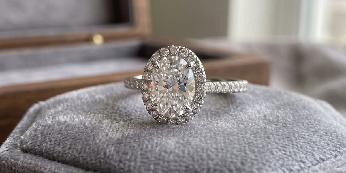Oval halo ring with a pointed round silhouette frame
