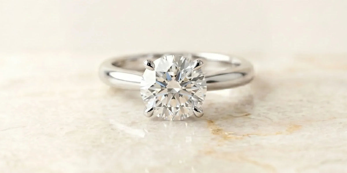 Round solitaire ring with elegant heart filigree: a classic symbol of love