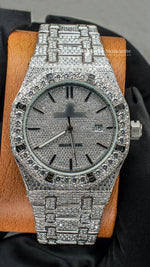 Load image into Gallery viewer, Front View of Men's VVS Moissanite AP Watch
