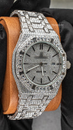 Load image into Gallery viewer, Side View Of Men's VVS Moissanite AP Watch
