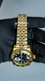 Load image into Gallery viewer, Close up View Of Oyster Perpetual DateJust Black Dial Plain Watch In Yellow Gold
