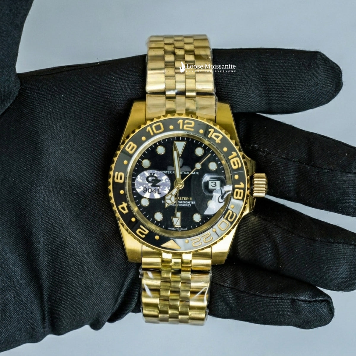 Oyster perpetual date just black dial plain watch in yellow gold