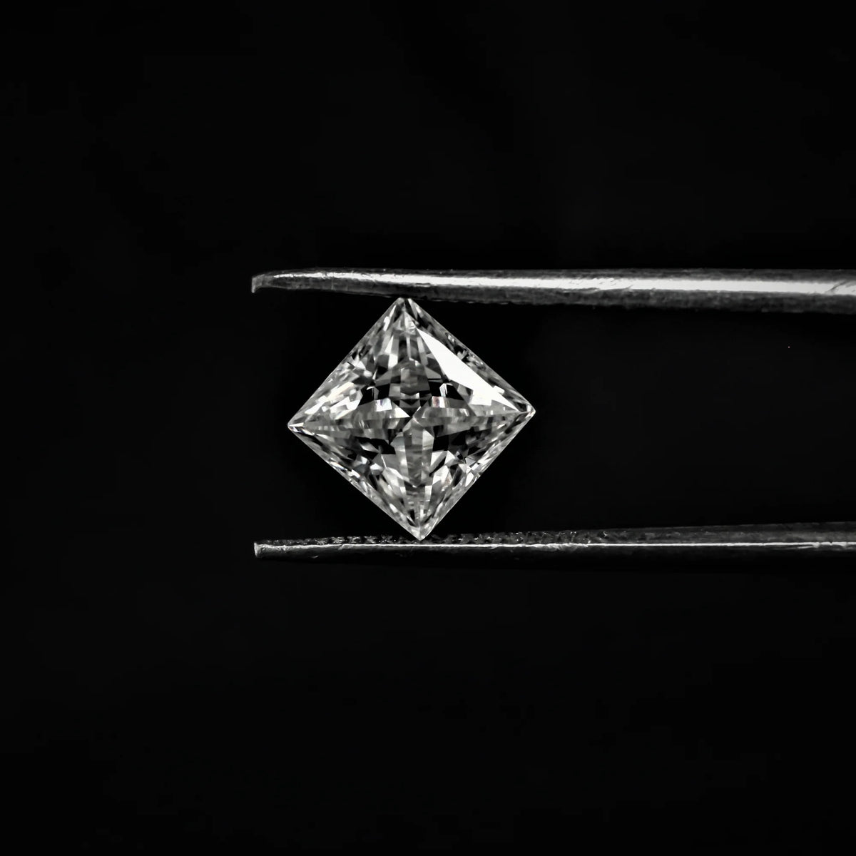 1 carat princess moissanite stone