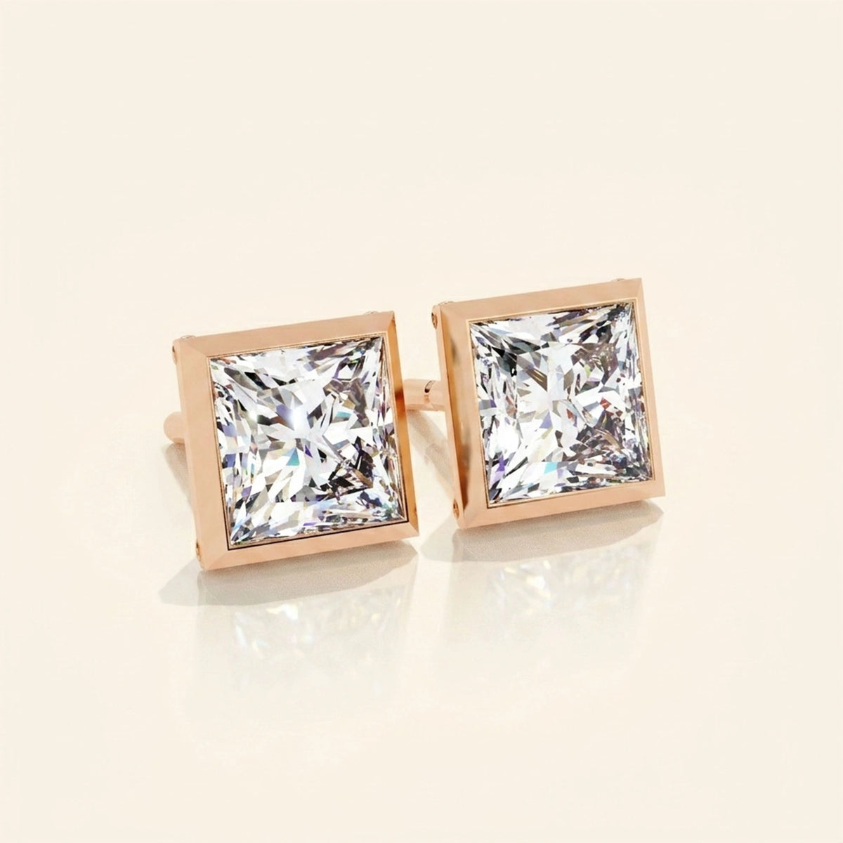 Boucles d'oreilles carrées clous avec sertissage plat