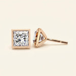 Load image into Gallery viewer, Boucles d'oreilles carrées clous avec sertissage plat
