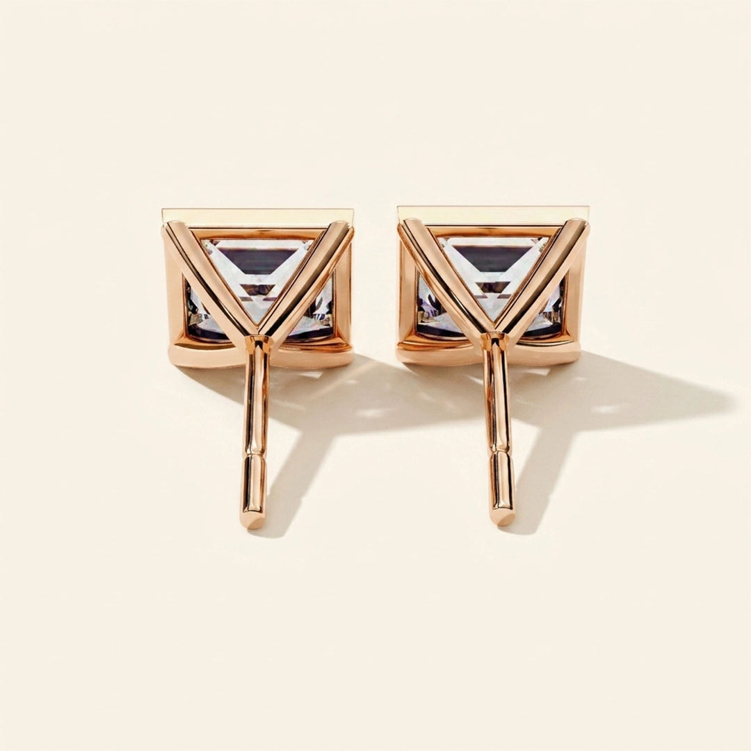 Boucles d'oreilles carrées clous avec sertissage plat