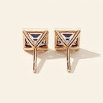 Load image into Gallery viewer, Boucles d'oreilles carrées clous avec sertissage plat
