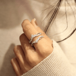 Load image into Gallery viewer, Curved Moissnaite ring
