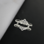 Load image into Gallery viewer, Curved Moissnaite ring
