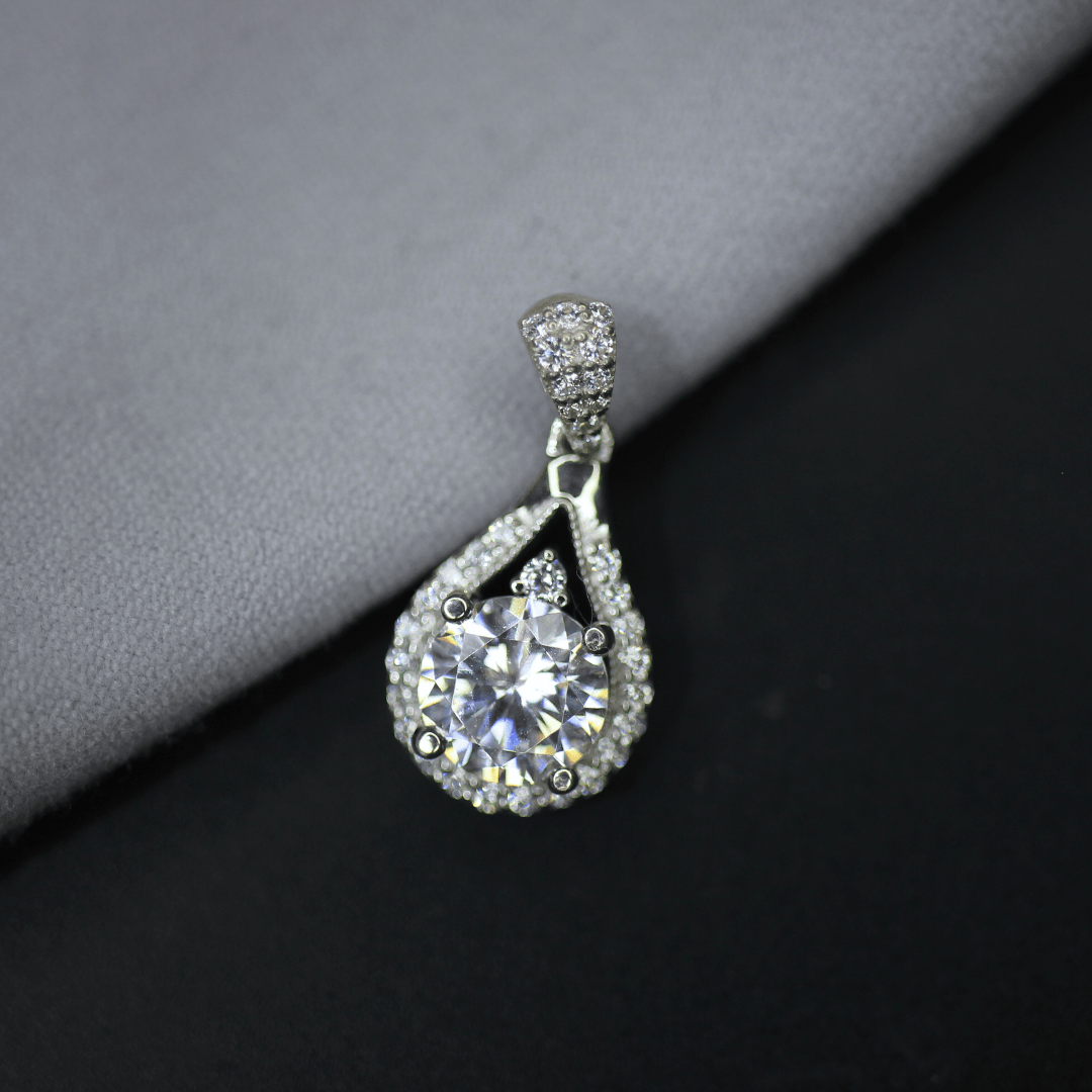 Round moissanite halo pendant