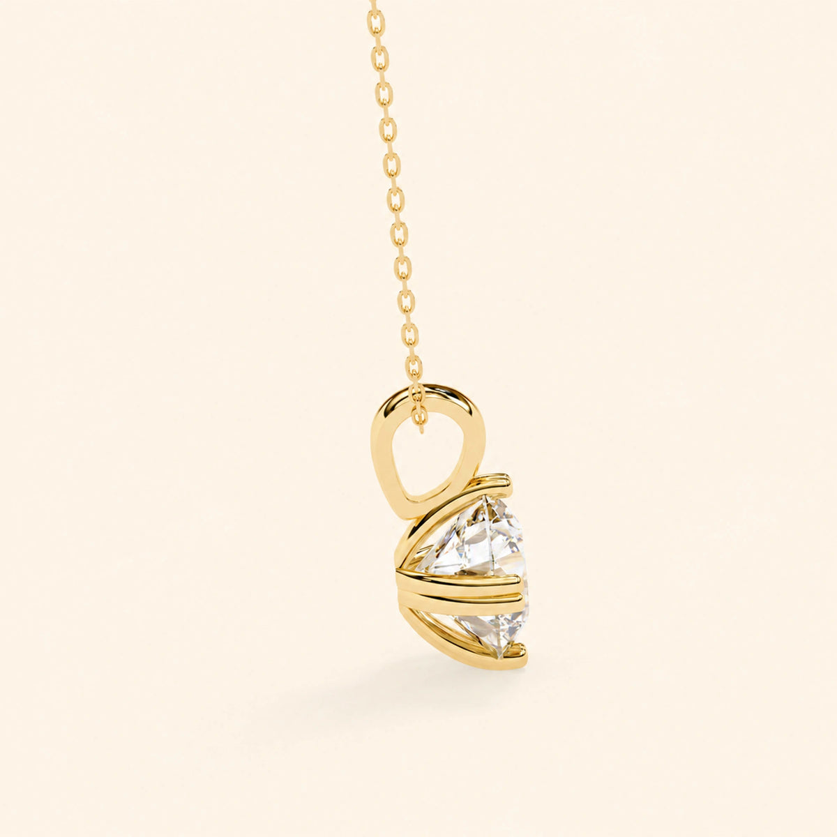 Classic round cut pendant