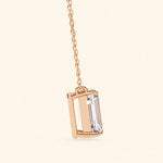 Load image into Gallery viewer, Side View Of Emerald Prong Set Necklace
