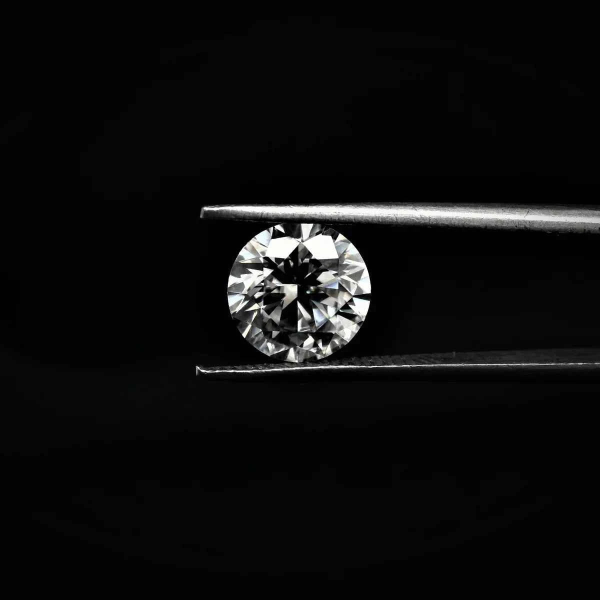1 carat moissanite stone