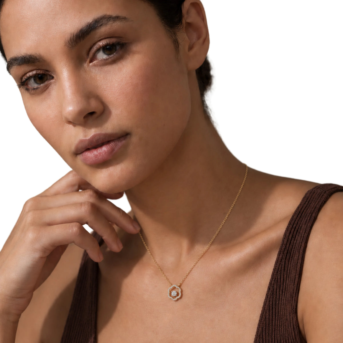 Round cut quatrefoil necklace