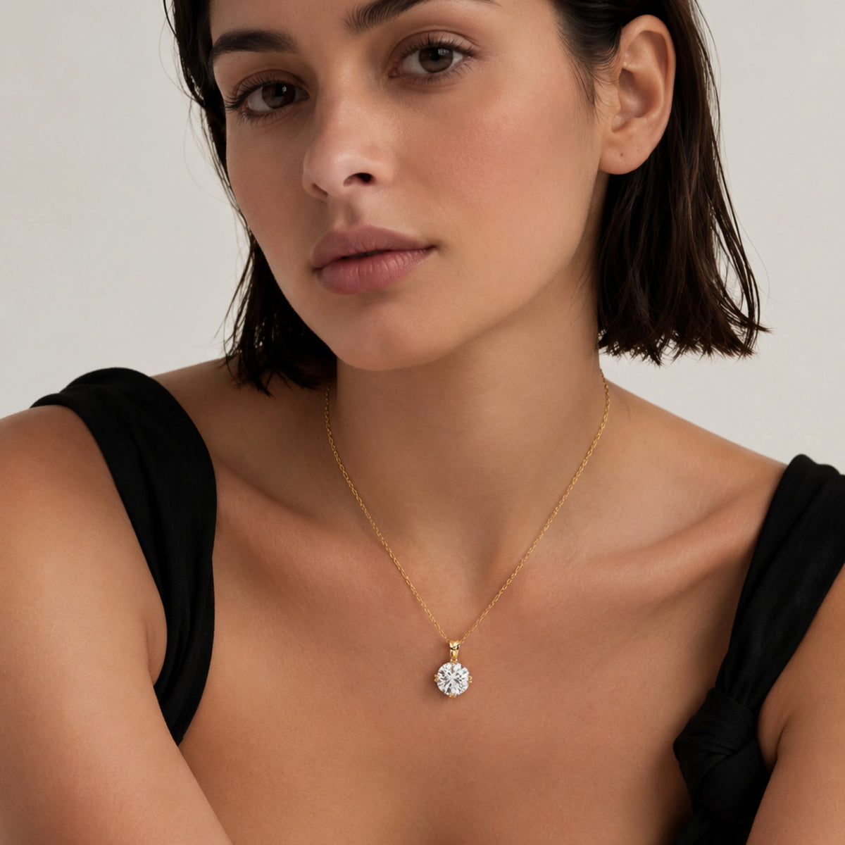 Classic round cut pendant