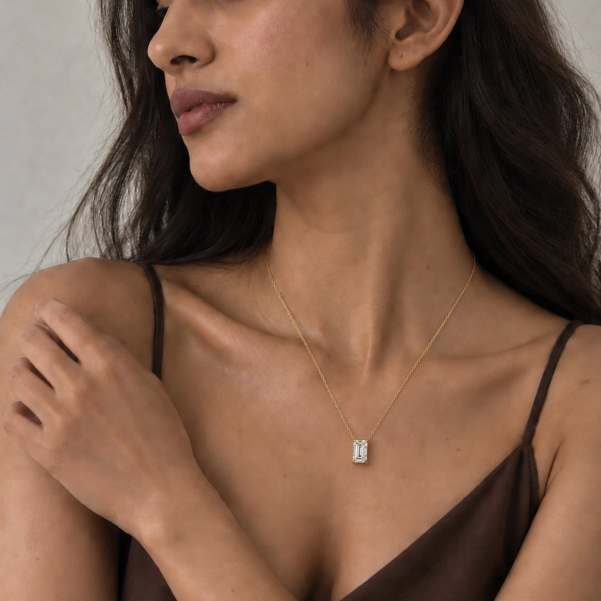 Emerald prong set necklace