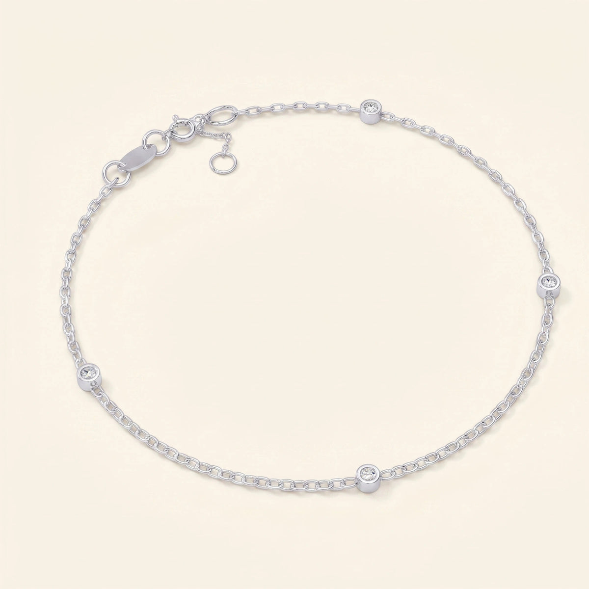 Front view of round shape bracelet